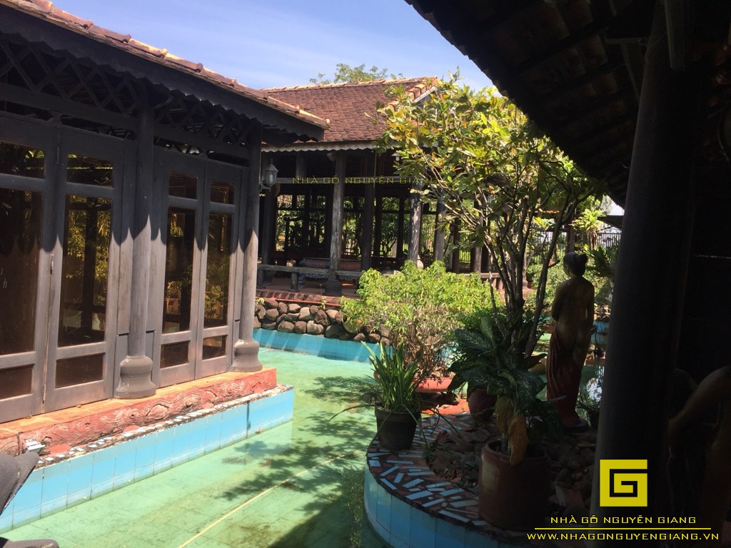 Bán gấp một Biệt Phủ Nhà Gỗ Cổ, kiểu Biệt phủ của bá hộ thời Pháp xưa - Giá 20 tỉ (cả đất và nhà gỗ))