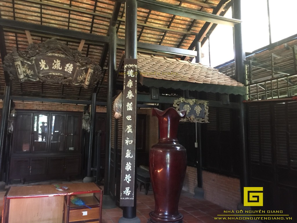 Bán gấp một Biệt Phủ Nhà Gỗ Cổ, kiểu Biệt phủ của bá hộ thời Pháp xưa - Giá 20 tỉ (cả đất và nhà gỗ))