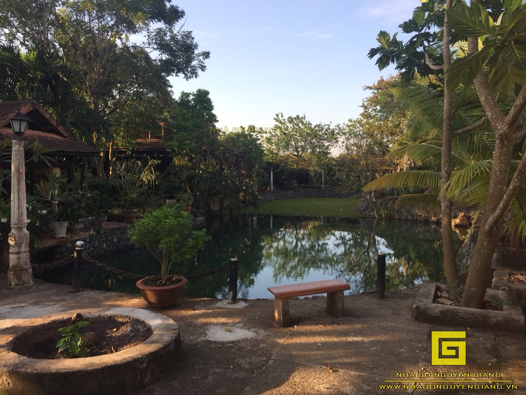 Bán gấp một Biệt Phủ Nhà Gỗ Cổ, kiểu Biệt phủ của bá hộ thời Pháp xưa - Giá 20 tỉ (cả đất và nhà gỗ))