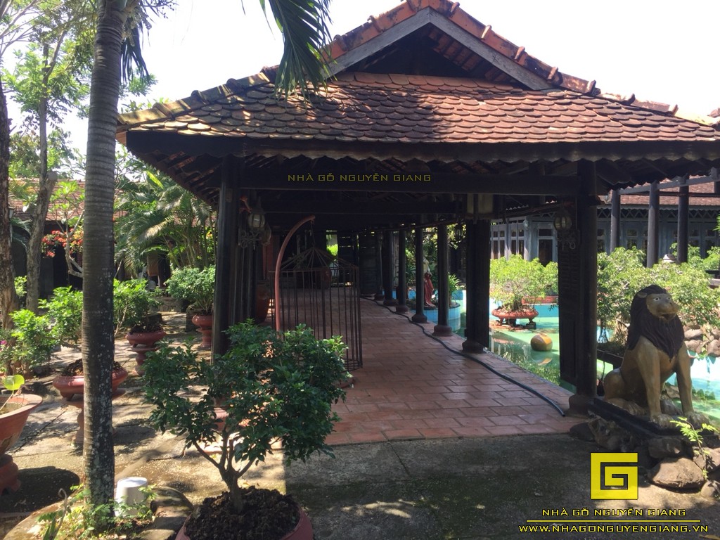 Bán gấp một Biệt Phủ Nhà Gỗ Cổ, kiểu Biệt phủ của bá hộ thời Pháp xưa – Giá 20 tỉ (cả đất và nhà gỗ)