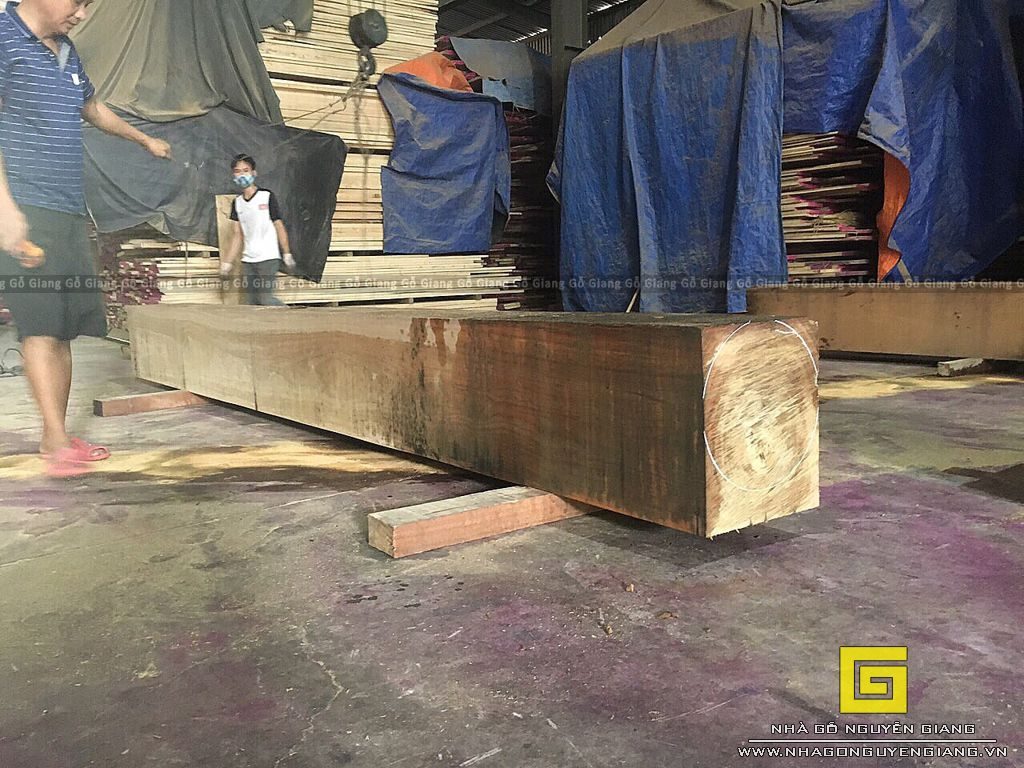 image Thi Công Nhà Thờ Gỗ Lim Lào, Đan Phượng, Cột dài >7m