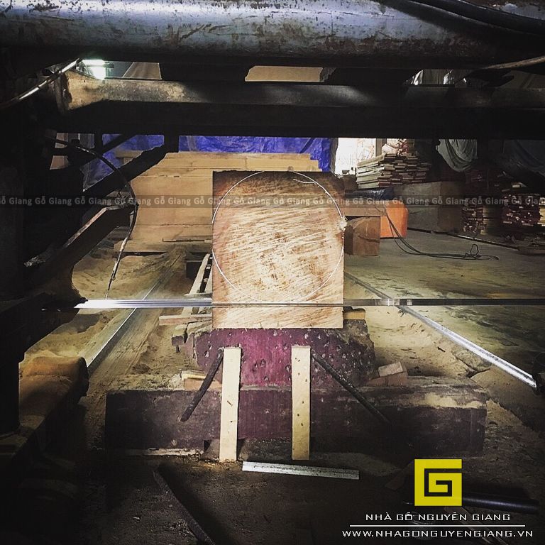 image Thi Công Nhà Thờ Gỗ Lim Lào, Đan Phượng, Cột dài >7m