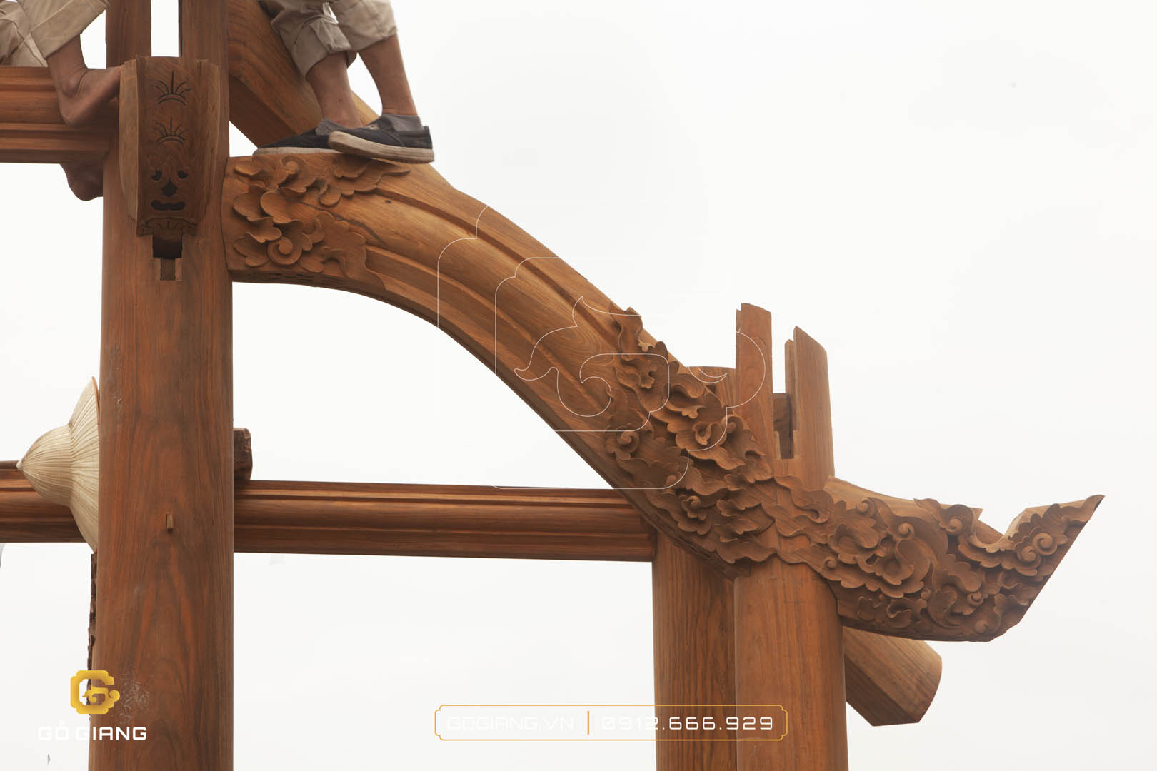 Buổi lắp dựng đầu tiên của công trình nhà gỗ 3 gian 2 chái tại Quế Võ, Bắc Ninh