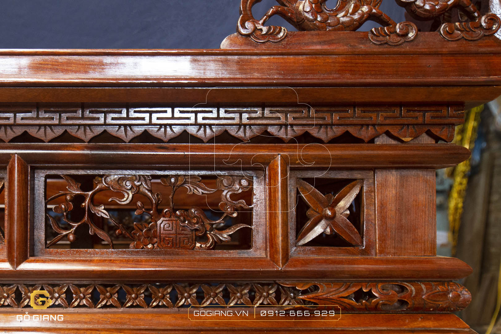 Án gian thờ gỗ Gụ