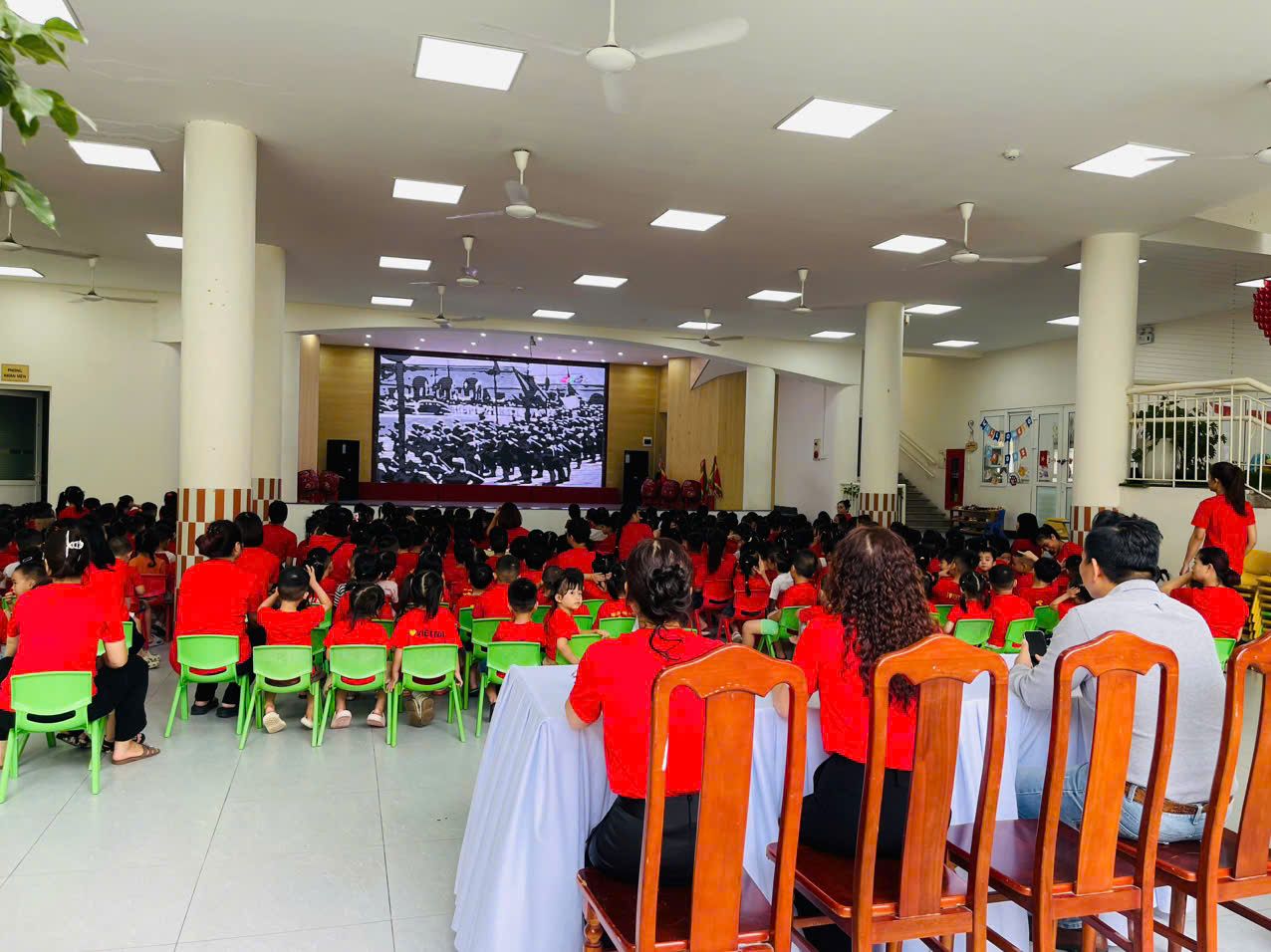 z6953182637012_a23829af0510a2db6acfbb73449aa434