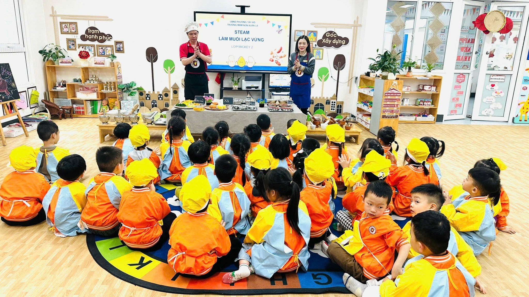 Có thể là hình ảnh về học tập, đồ chơi trẻ em và văn bản