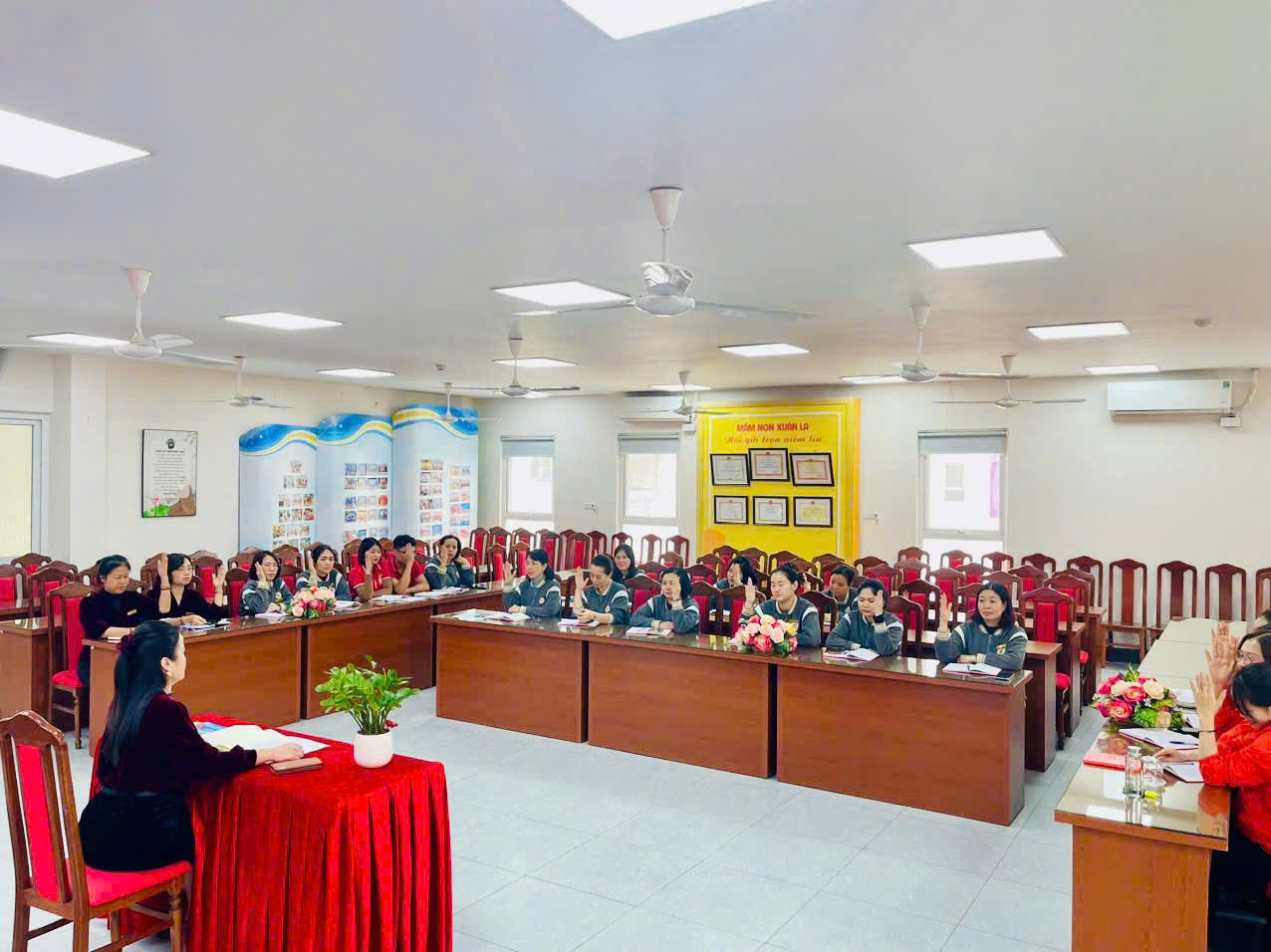 Có thể là hình ảnh về học tập và văn bản