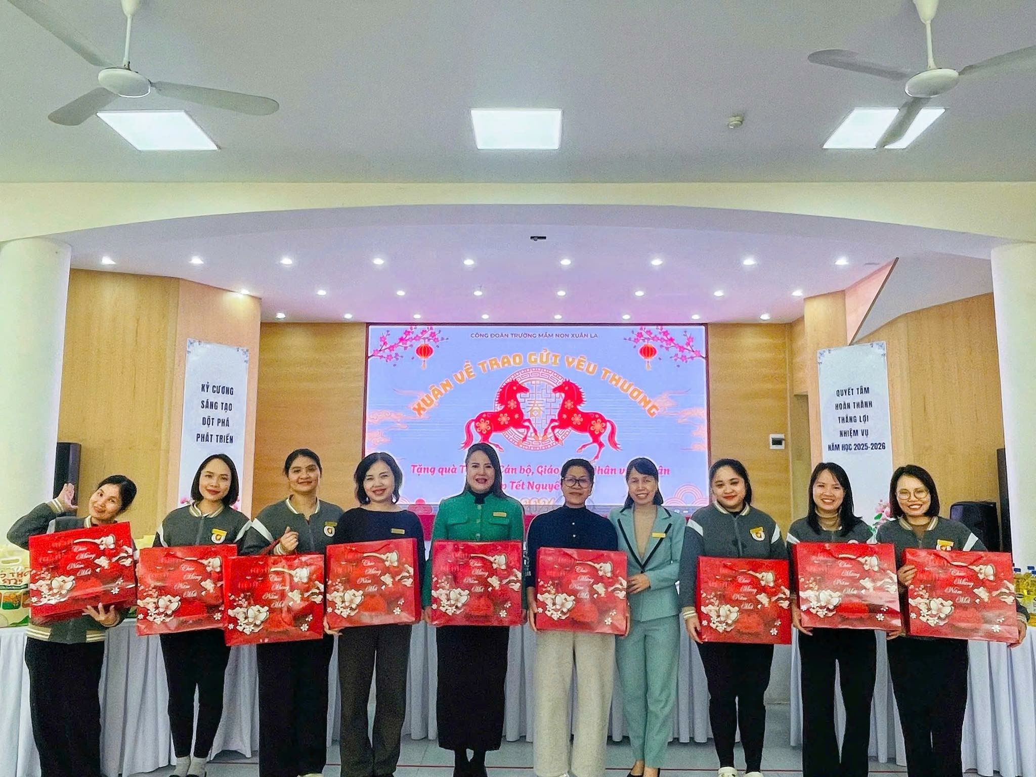 Có thể là hình ảnh về văn bản