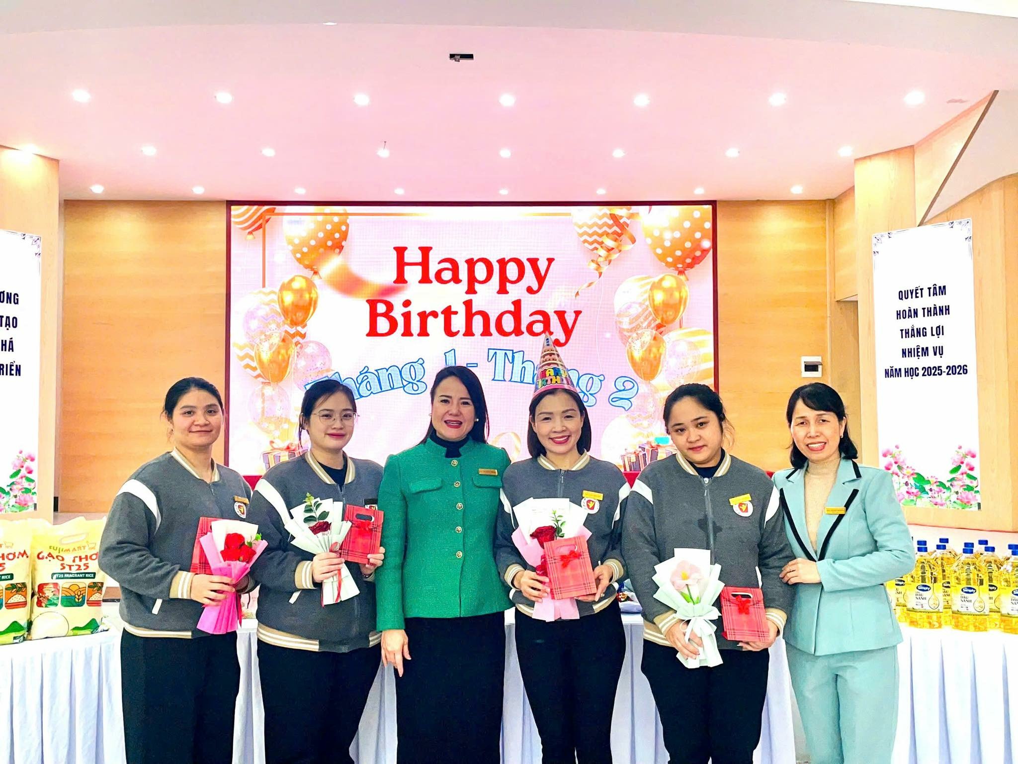 Có thể là hình ảnh về hoa cát tường và văn bản cho biết 'NG ẠO Á HIỂN Happy Birthday áng ሉእጠዶ Th QUYẾT TÂM HOAH THÀNH THANG LỢI HHIỆM NHIỆM VỤ VU SÂMH 0C 0C2025-2026 025 aM GẠO r25 THO 2'