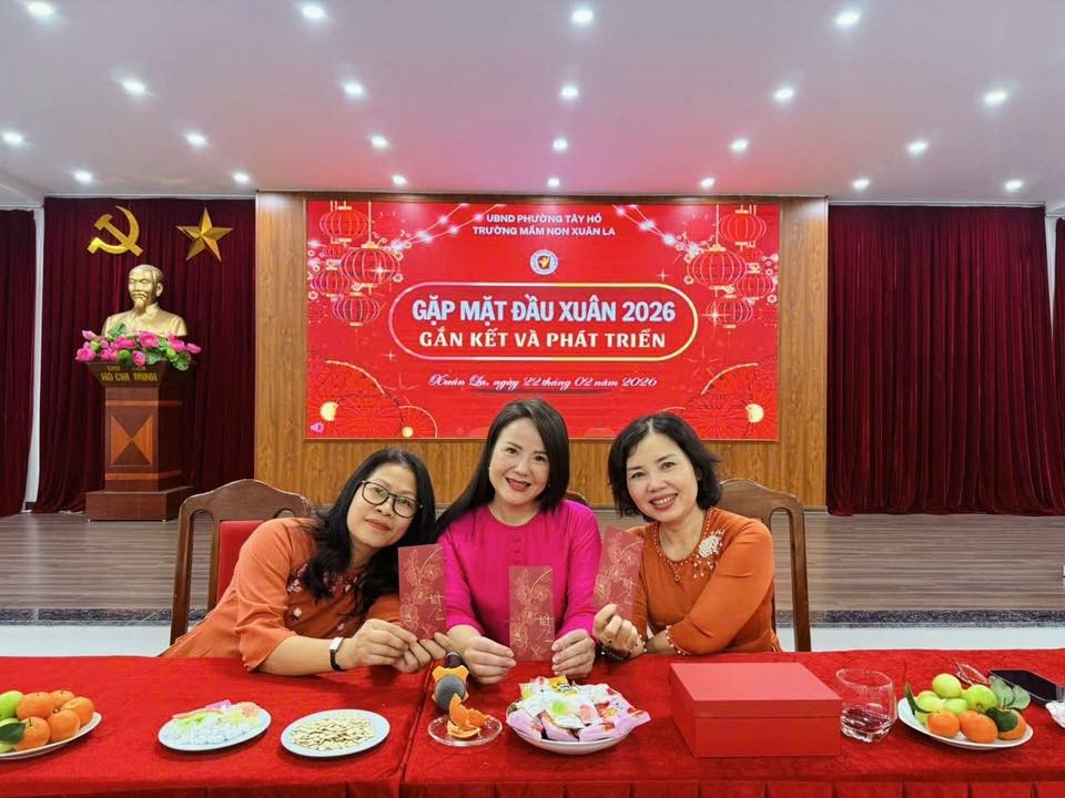 Có thể là hình ảnh về một hoặc nhiều người, phòng tin tức và văn bản cho biết 'JBND PHƯỜNG TA A TÂYH HỔ TRƯỜNG MAMN NON XUÂN A GẶP MẶT ĐẦU XUÂN 2026 GẦN KET VÀ PHÁT TRIỄN Cnela e ማሳ setháng ndm 20:20 X'
