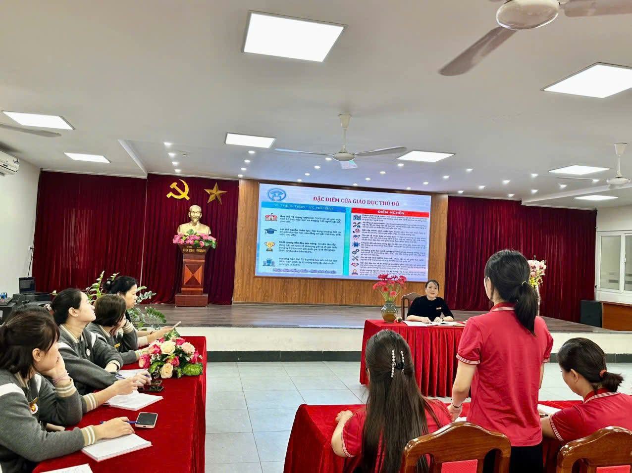 Có thể là hình ảnh về học tập và văn bản