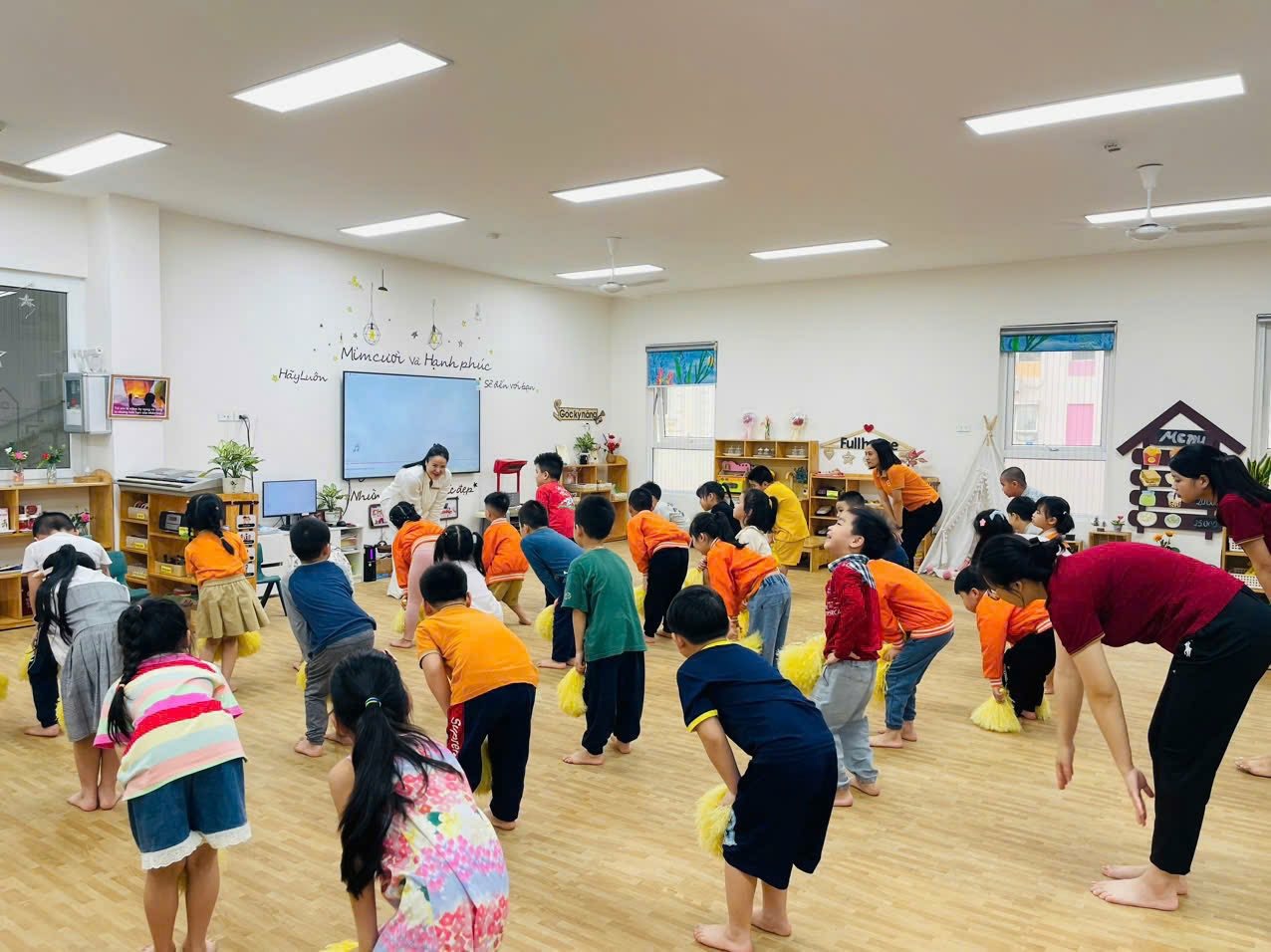 Có thể là hình ảnh về yoga và đang khiêu vũ