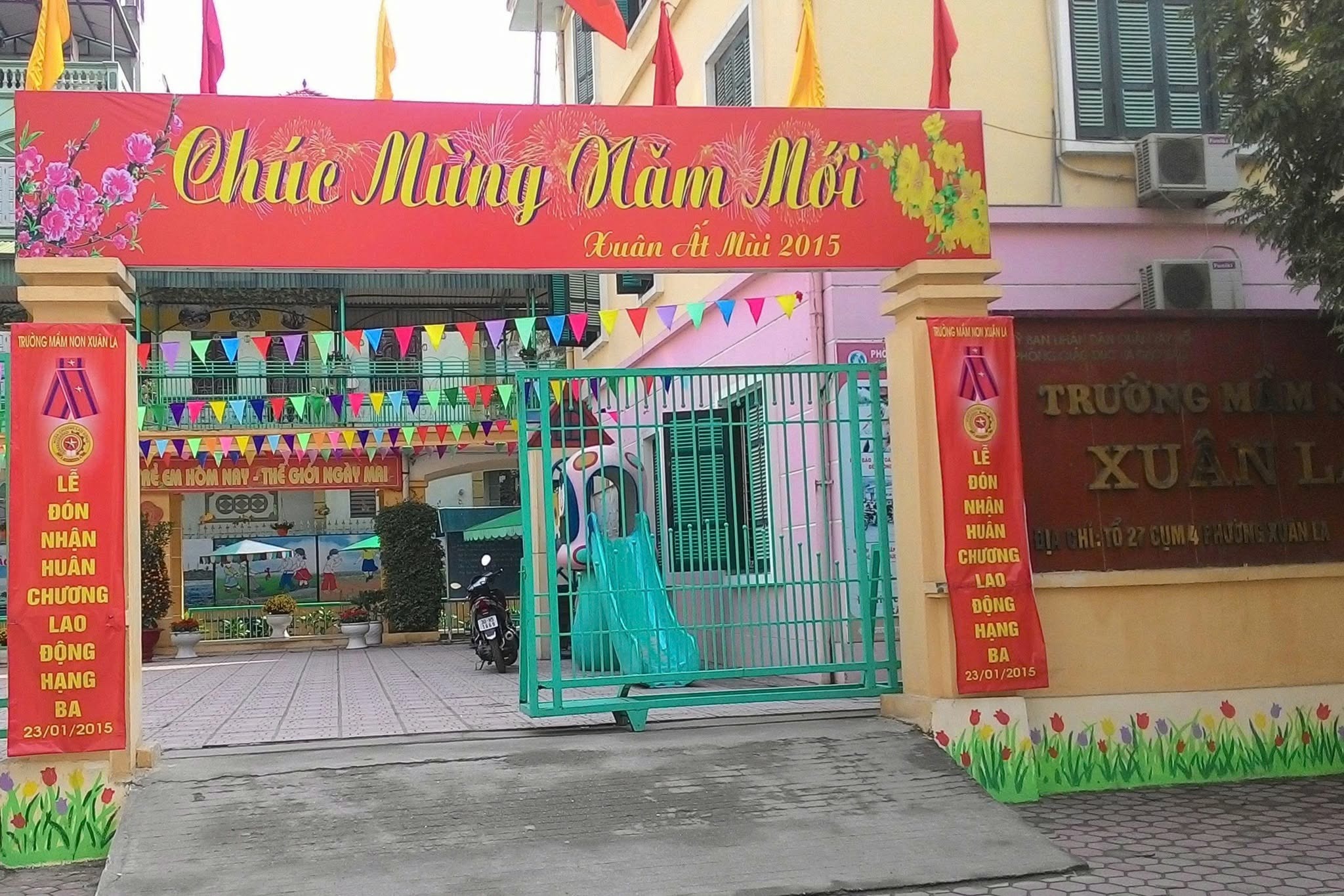Có thể là hình ảnh về đền thờ và văn bản