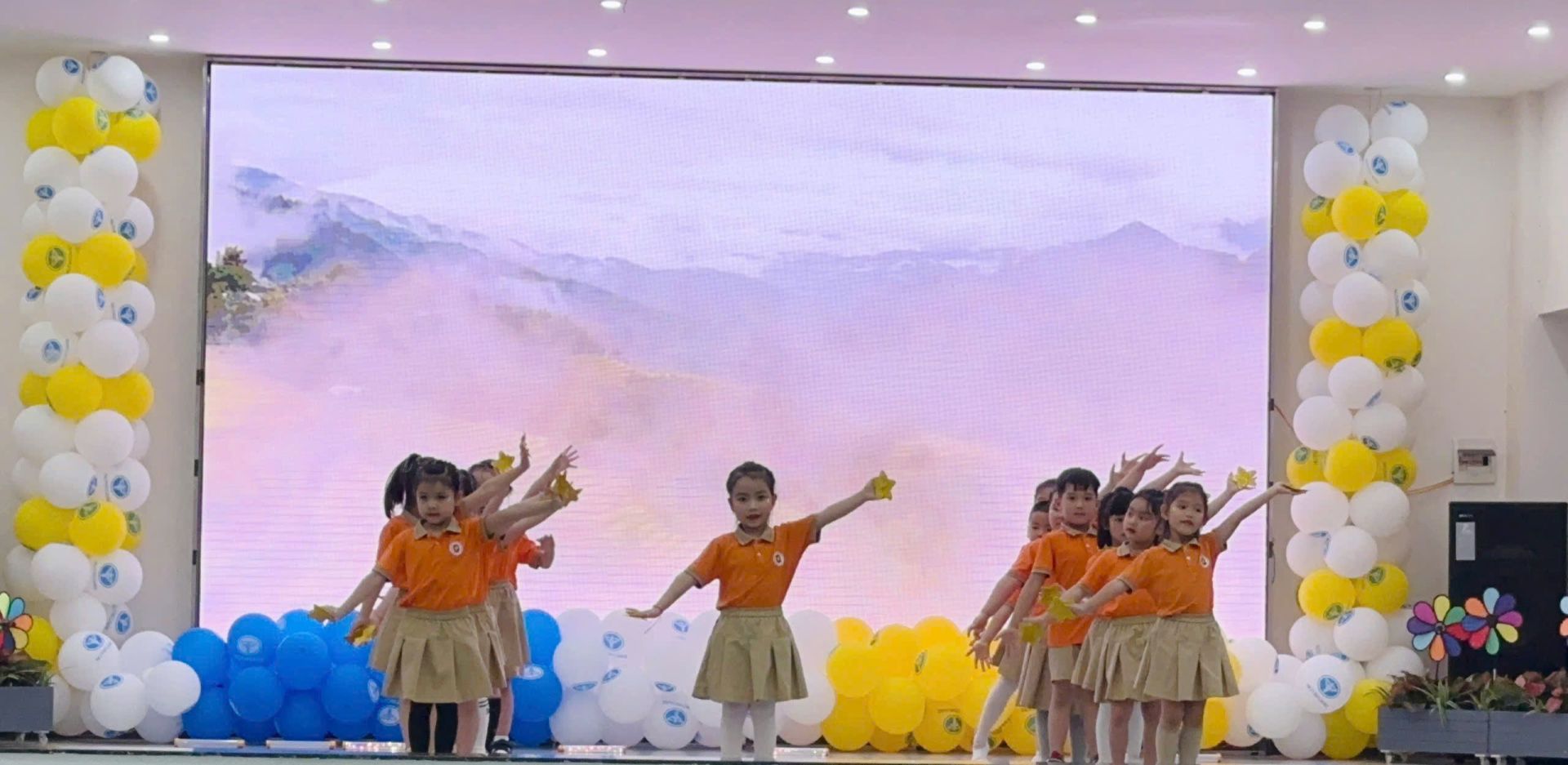 z6377885861320_6e79a80eaf01d5183a5727258178aae2