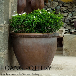 Quality Black Clay Flower Planter Outdoor Decor (HPHP063)