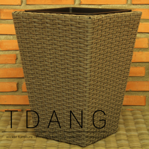Flat Plastic Rattan Basket With Plastic Pot (TDW052)