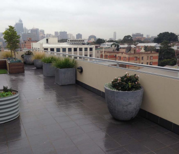 Decorating your table with flower pots