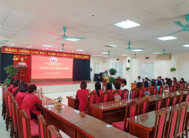 Trường Mầm non Xuân La tổ chức lễ kết nạp Đảng viên năm 2022
