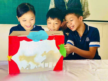 KHI CỔ TÍCH BƯỚC RA TỪ CHIẾC HỘP GIẤY PHÉP MÀU!