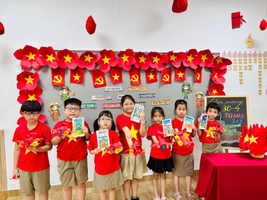 NHỮNG "CHIẾN SĨ NHÍ" NGUYỄN KHUYÊN HƯỞNG ỨNG NGÀY ĐẠI THẮNG 30/4.