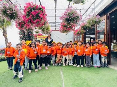 CHUYẾN THAM QUAN TRẢI NGHIỆM ĐẦY SẮC MÀU CỦA CÁC BÉ KHỐI MẪU GIÁO LỚN TẠI THUNG LŨNG HOA HỒ TÂY