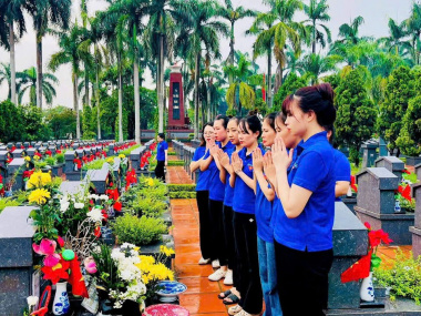 TUỔI TRẺ TRƯỜNG MẦM NON XUÂN LA – THẮP NẾN TRI ÂN, GỬI TRỌN LÒNG BIẾT ƠN