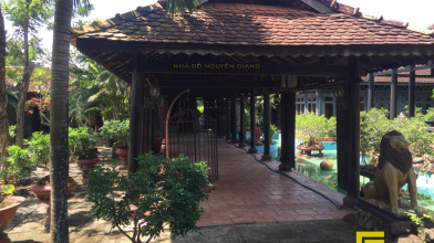 Bán gấp một Biệt Phủ Nhà Gỗ Cổ, kiểu Biệt phủ của bá hộ thời Pháp xưa – Giá 20 tỉ (cả đất và nhà gỗ)