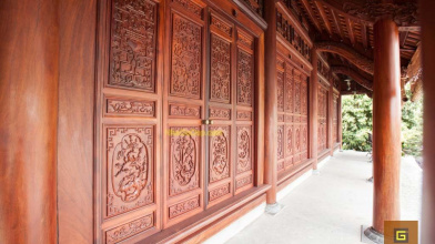 Tìm hiểu về cánh cửa bức bàn ở nhà gỗ cổ miền Bắc