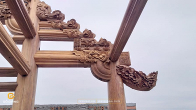 Kẻ hiên, kẻ ngồi và bảy hậu trong nhà gỗ cổ truyền