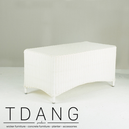 Valencia Wicker table (Code 4008)