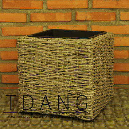 Decorative Square Resin Wicker Planter With Plastic Pot (TDW041)