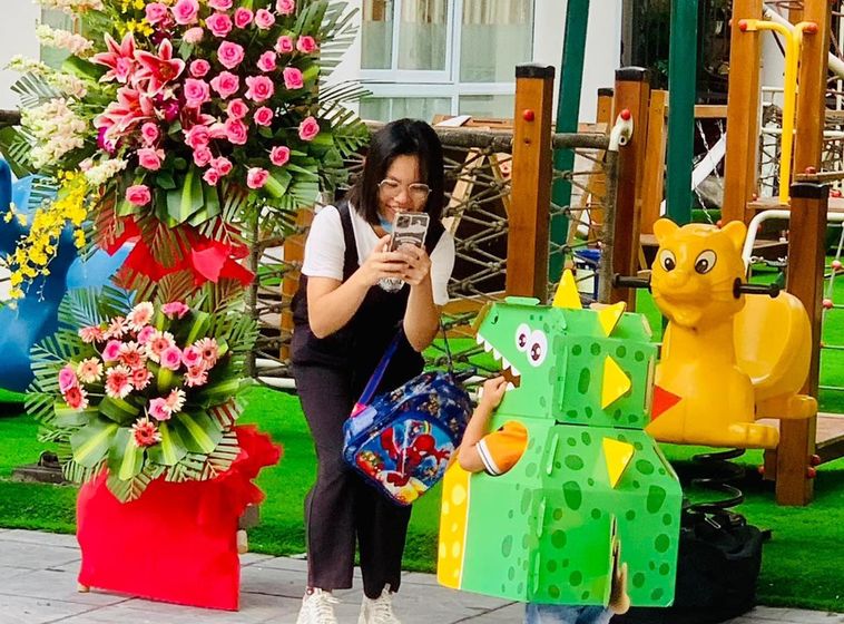 KHOẢNH KHẮC CỦA BÉ YÊU